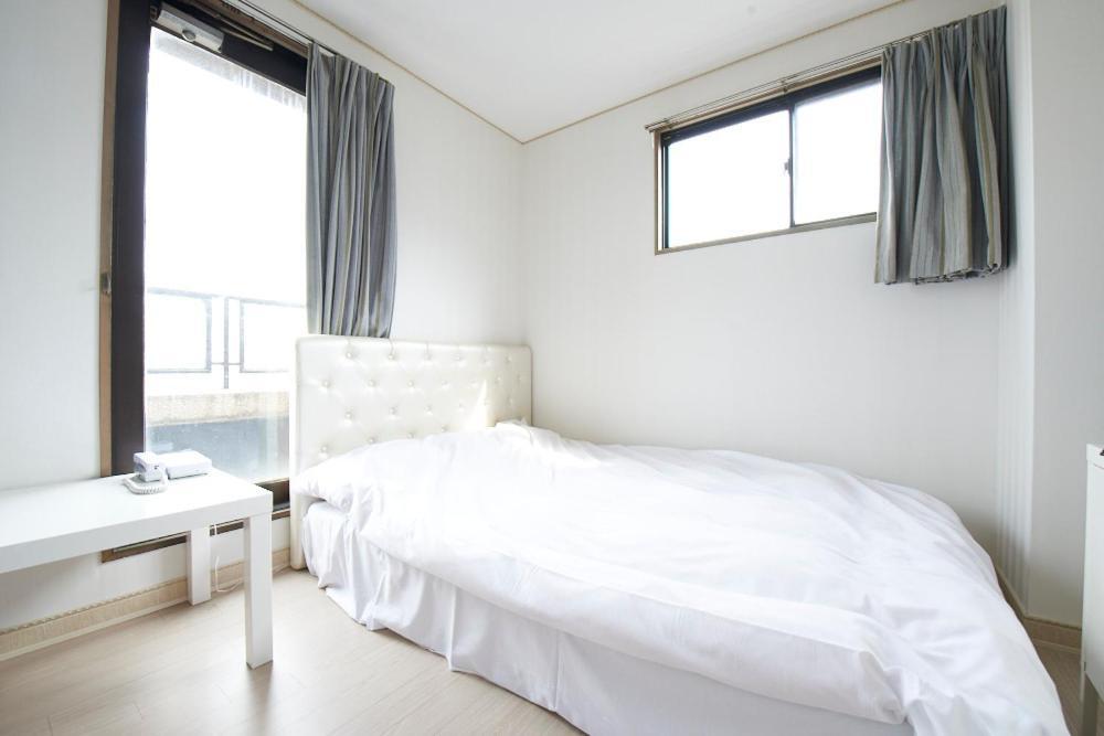 Hotel Empire in Shinjuku Tokyo Bagian luar foto